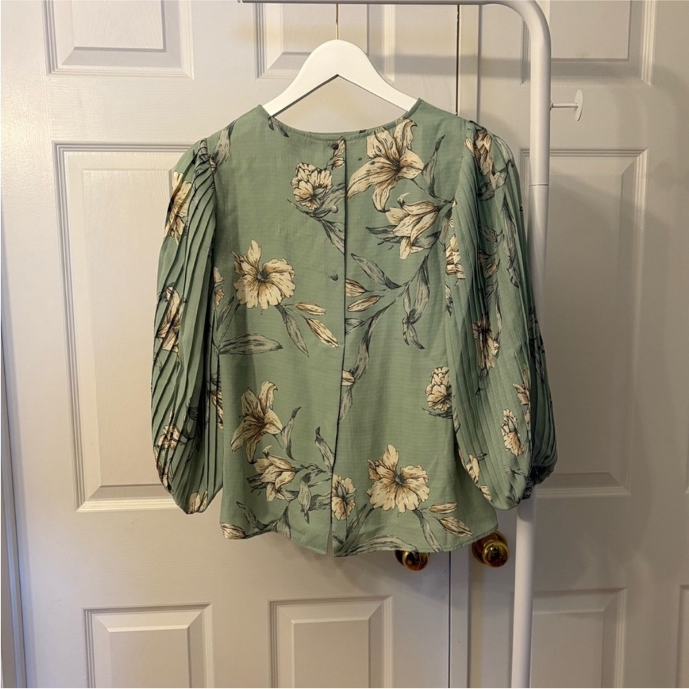 RW&CO. Sage Green Floral Print Blouse Pleated Ballon Sleeves Size Small - Picture 7 of 13